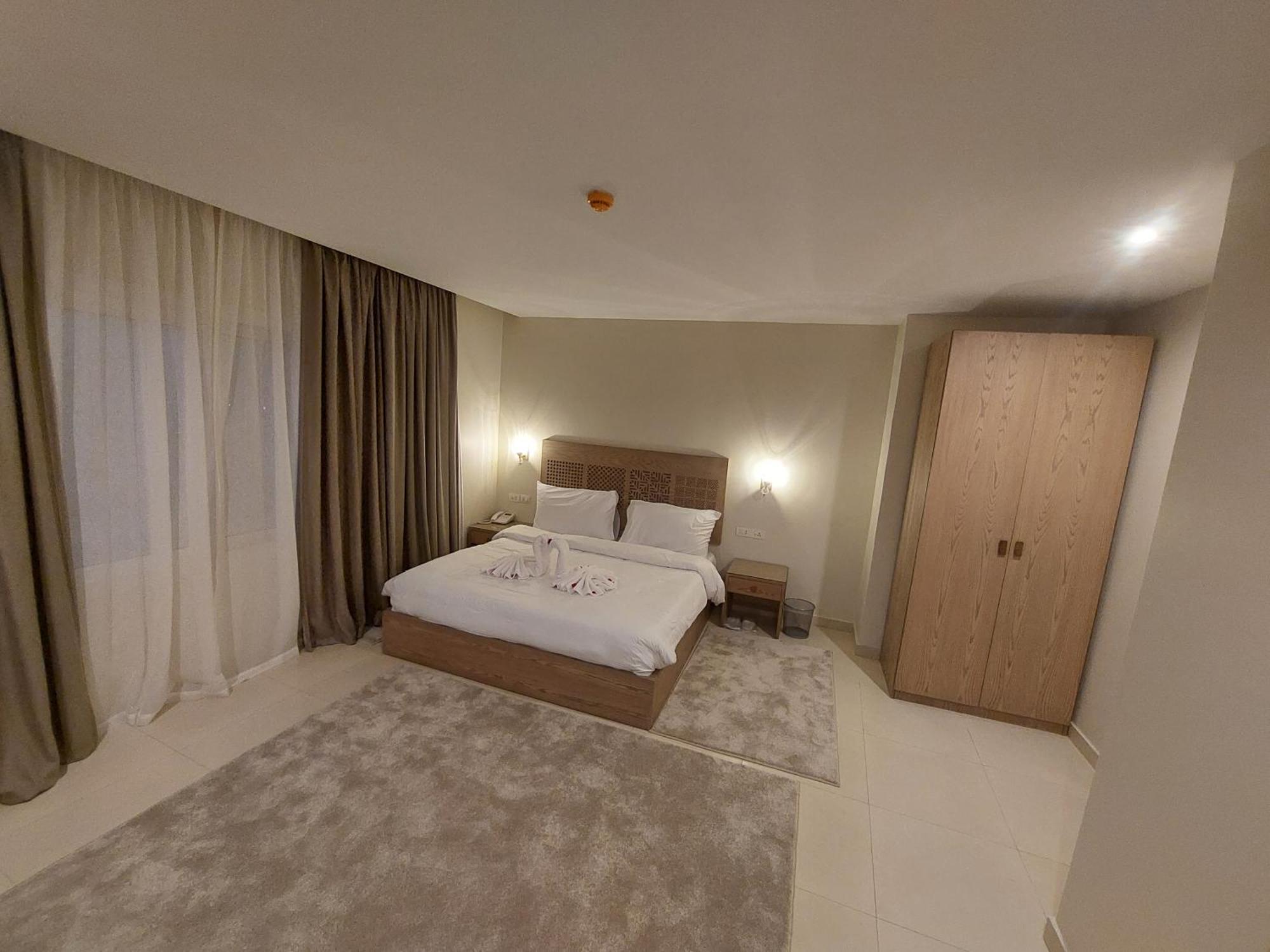 Doudou Pyramids View Hotel Kafrat al Jabal Exterior photo