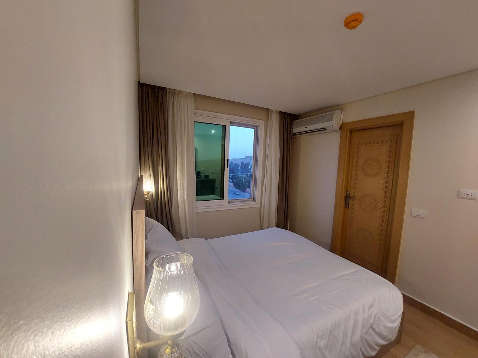 Doudou Pyramids View Hotel Kafrat al Jabal Exterior photo