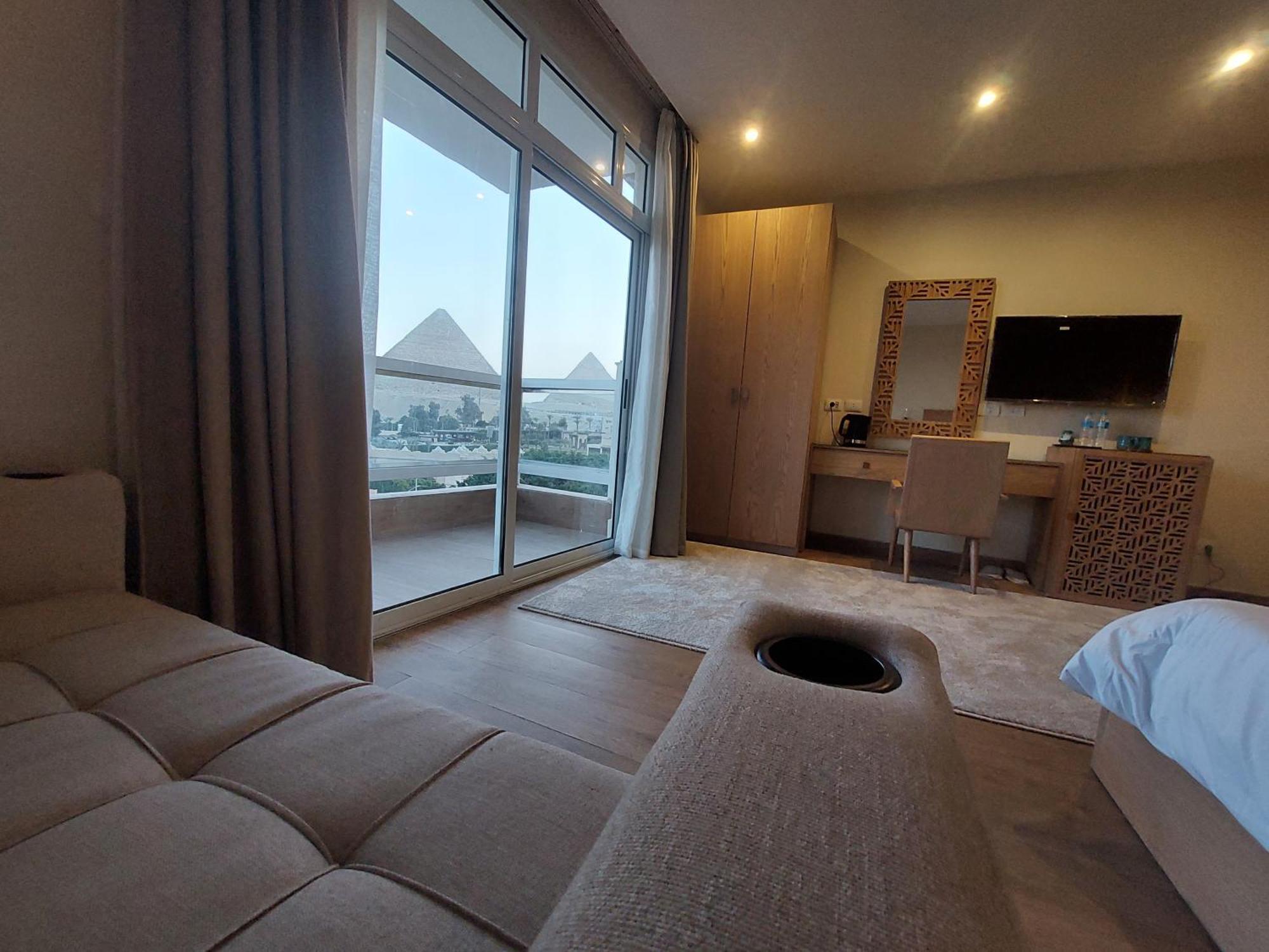 Doudou Pyramids View Hotel Kafrat al Jabal Exterior photo