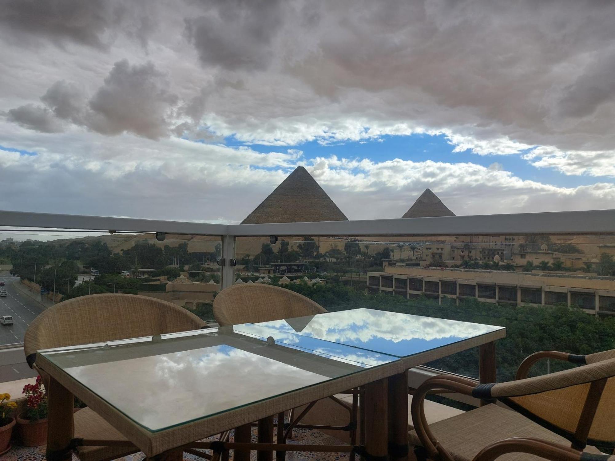 Doudou Pyramids View Hotel Kafrat al Jabal Exterior photo