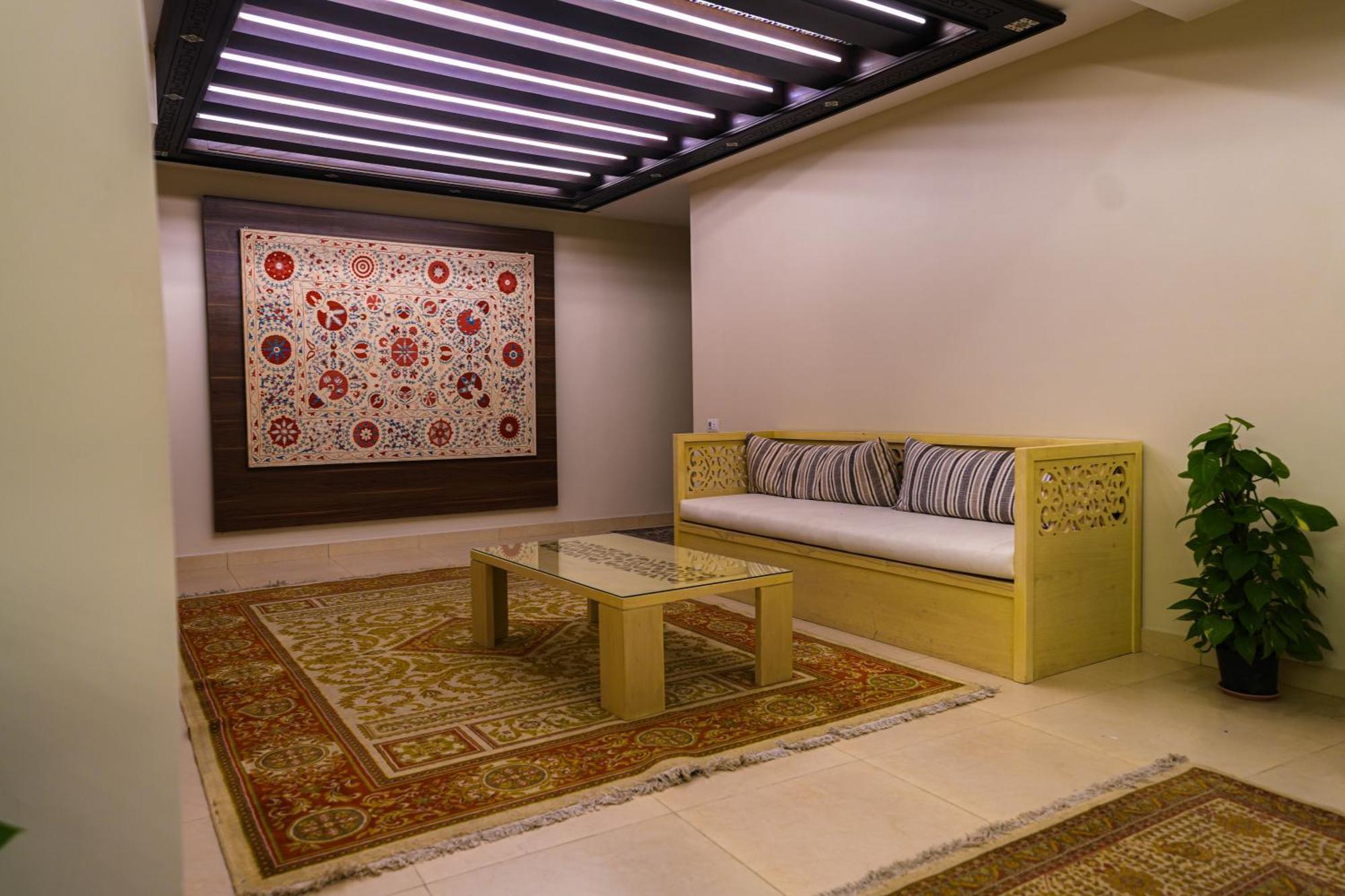 Doudou Pyramids View Hotel Kafrat al Jabal Exterior photo