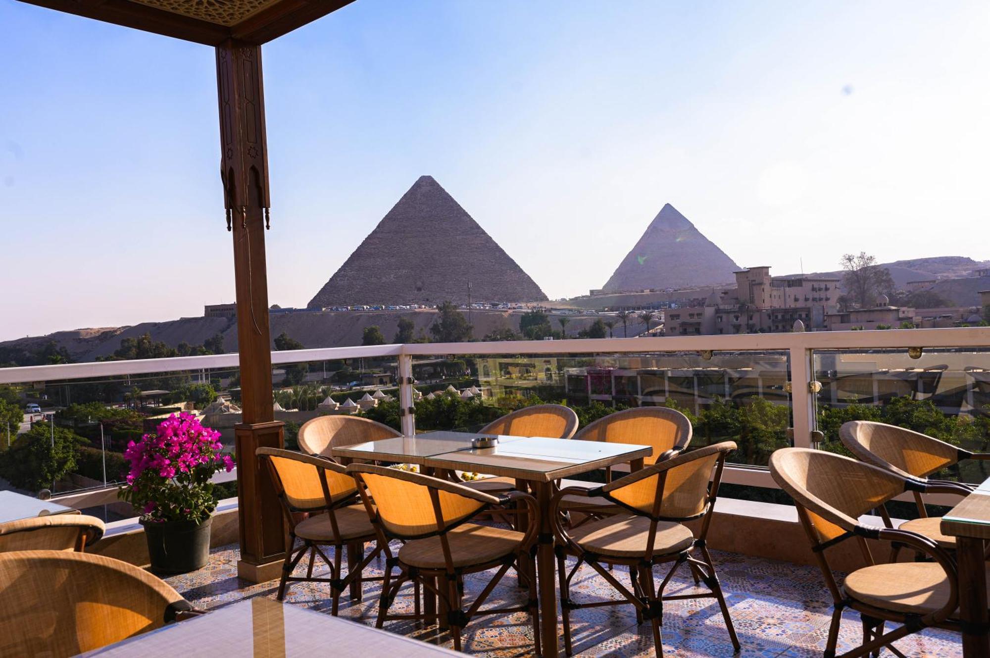 Doudou Pyramids View Hotel Kafrat al Jabal Exterior photo