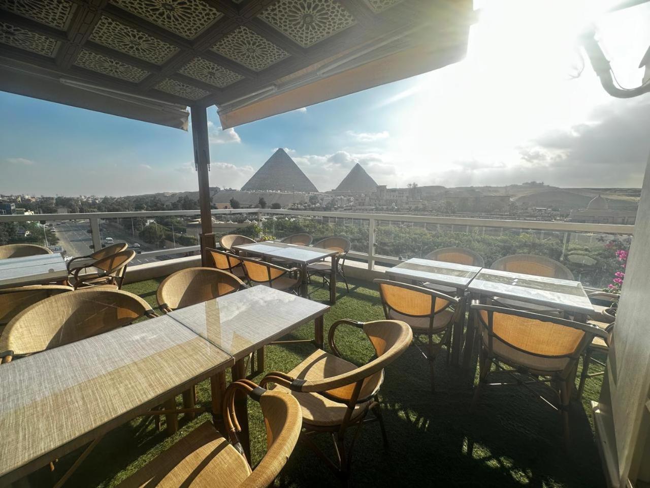 Doudou Pyramids View Hotel Kafrat al Jabal Exterior photo