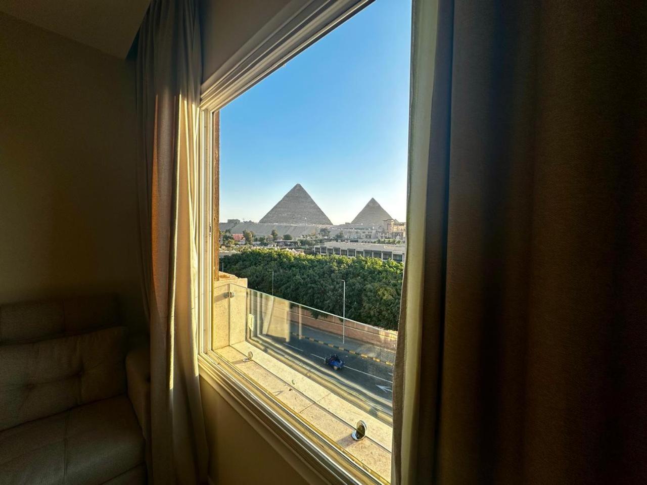 Doudou Pyramids View Hotel Kafrat al Jabal Exterior photo
