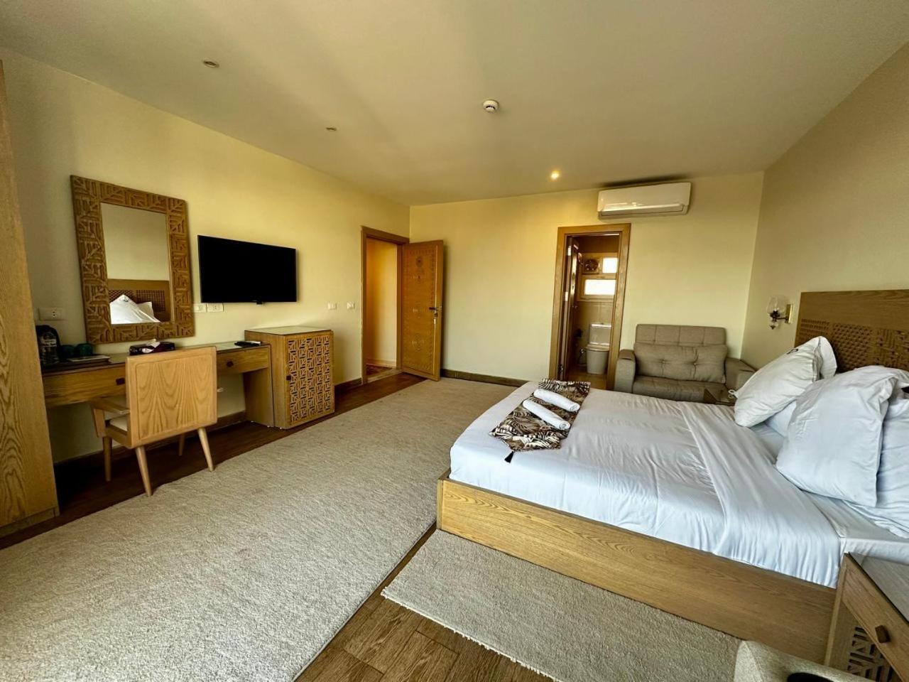 Doudou Pyramids View Hotel Kafrat al Jabal Exterior photo