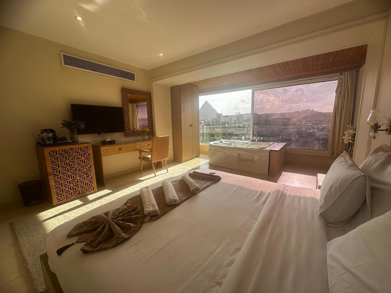 Doudou Pyramids View Hotel Kafrat al Jabal Exterior photo