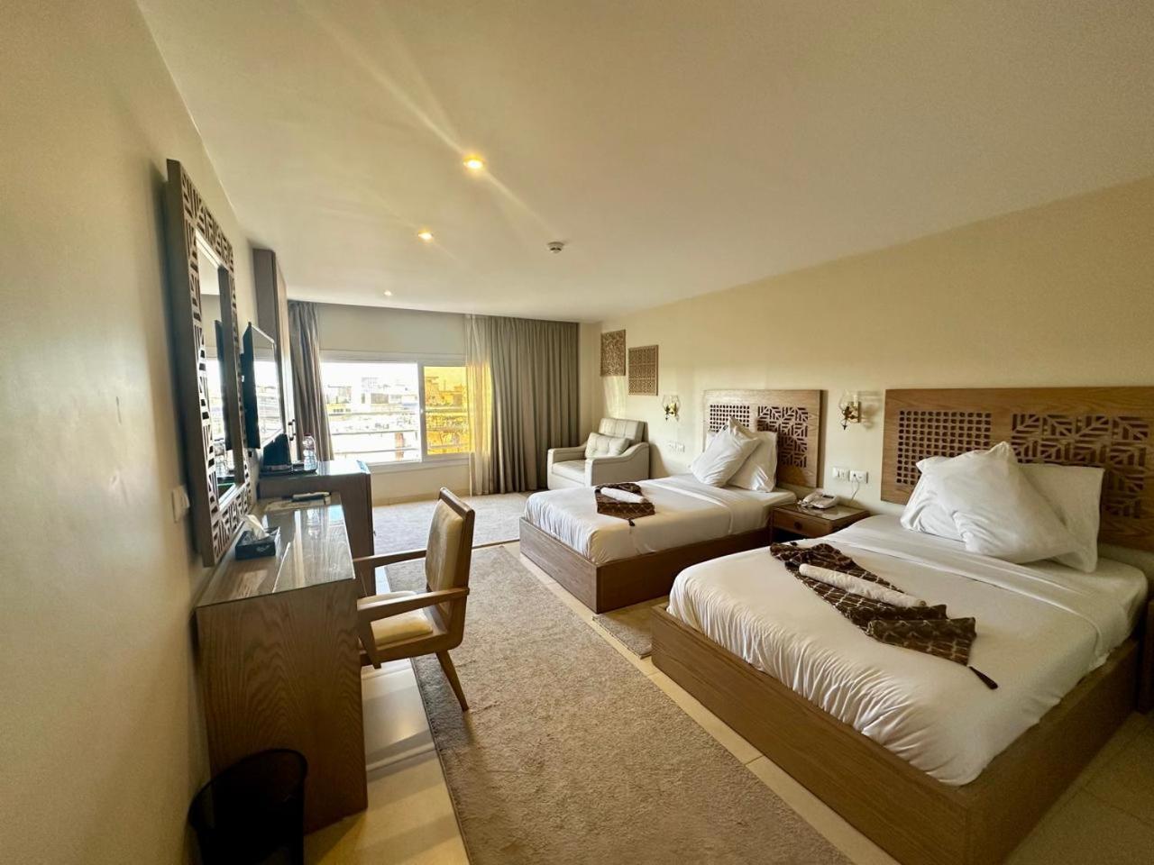 Doudou Pyramids View Hotel Kafrat al Jabal Exterior photo