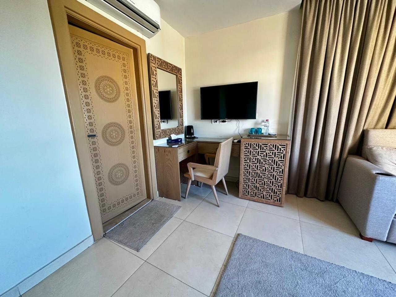 Doudou Pyramids View Hotel Kafrat al Jabal Exterior photo