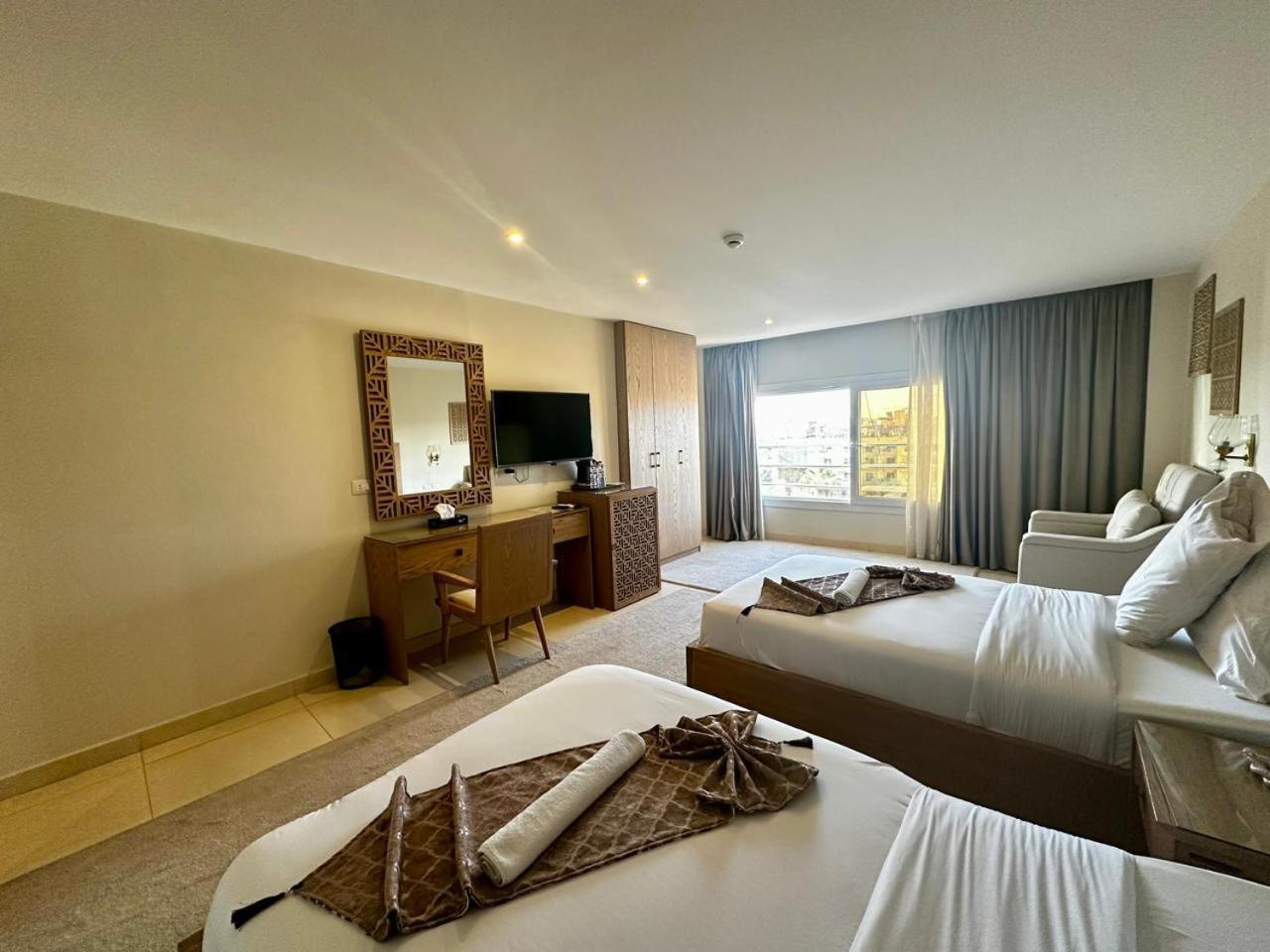 Doudou Pyramids View Hotel Kafrat al Jabal Exterior photo