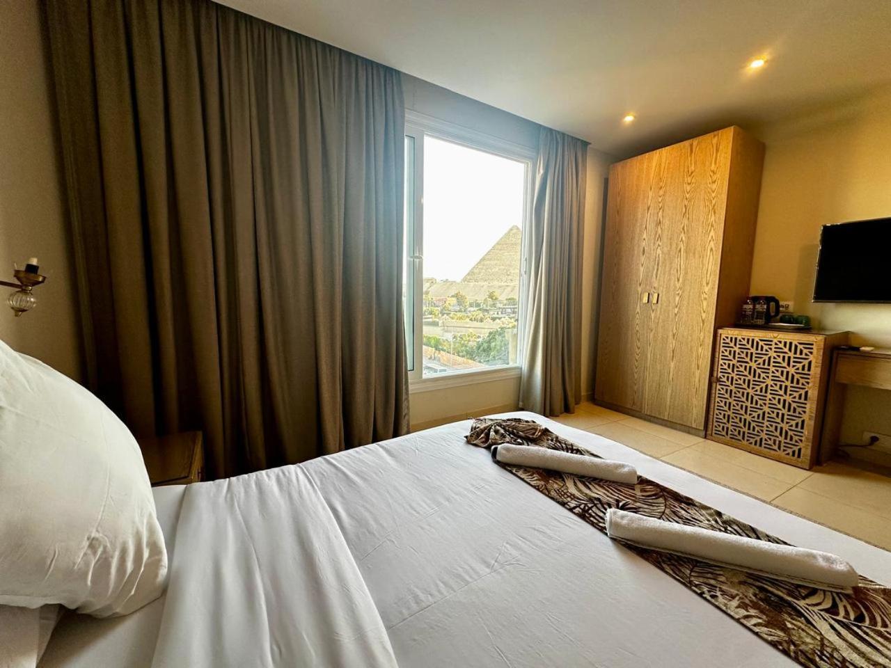 Doudou Pyramids View Hotel Kafrat al Jabal Exterior photo